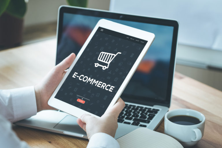 Quel CMS choisir pour une boutique e-commerce performante ? Un spécialiste de l'e-commerce.